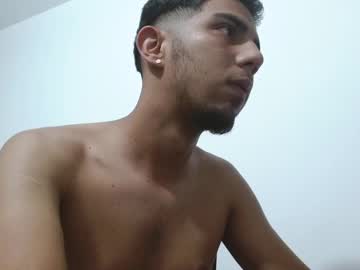 menchats / menchat: alejo_hot23