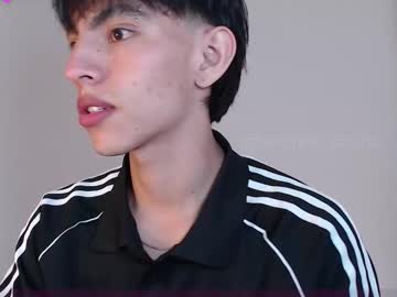 andrew_courtz naked men live cam show