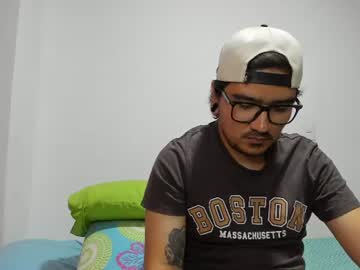 axel_hornyy naked man live cam