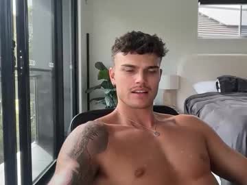 brooklyntay naked men live cam show