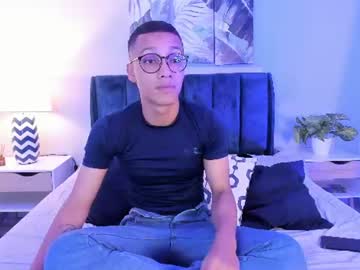 caio_valerio naked men live cam show