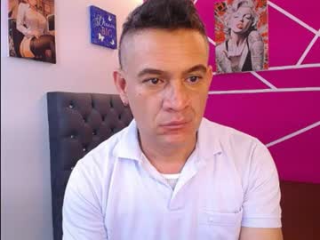 cesirry naked men live cam show