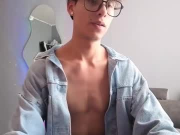 chris_zp naked men live cam show