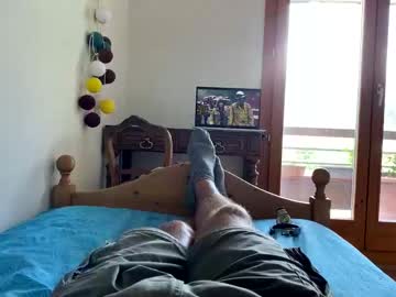 clou18 naked men live cam show