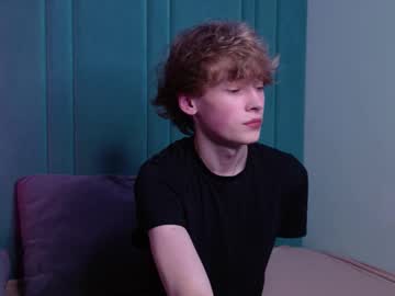 curlytwinkboy naked men live cam show