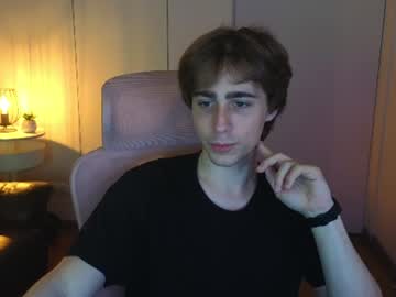 cuteeryan naked men live cam show