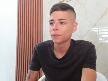 danielsanta_18 naked man live cam