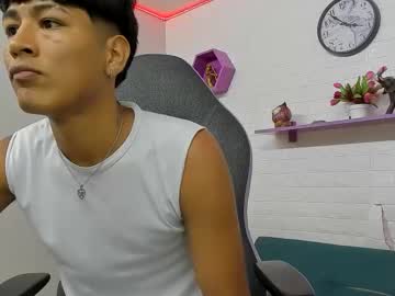 day_jones18 naked men live cam show