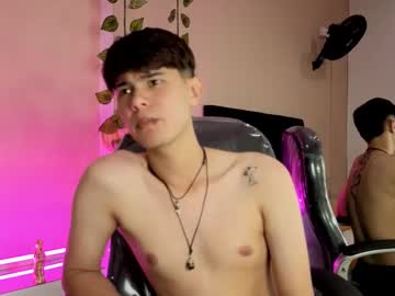 derek_sinn naked men live cam show