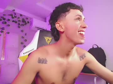 dylan_blue_ naked man live cam