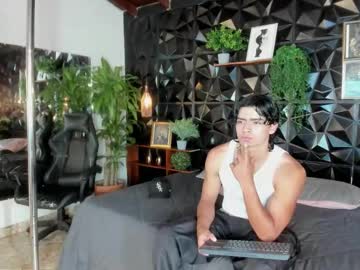 elliot_colton naked men live cam show