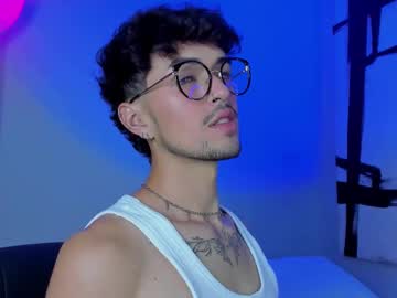 erisleon naked man live cam