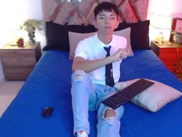 hyunjin_sun naked men live cam show