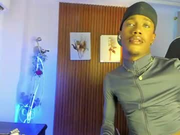 ikaro_blue naked men live cam show