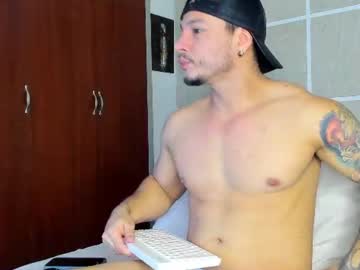 isaacs11 naked men live cam show