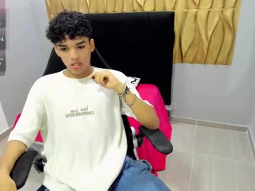 kenn__18 naked men live cam show
