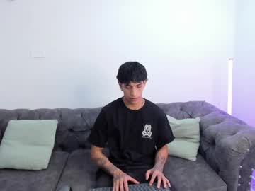 kroywave naked men live cam show
