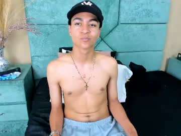kylepresly naked men live cam show