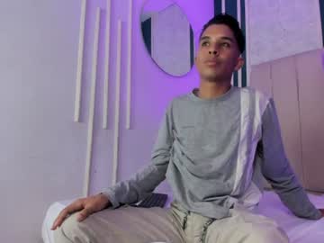 leanbboy naked men live cam show
