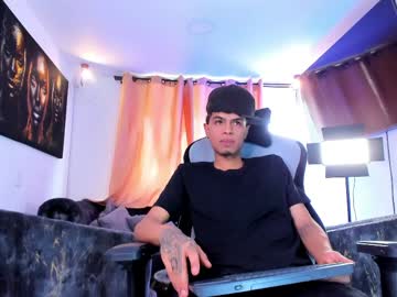 logan_crown naked men live cam show