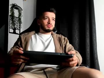 loganwolfjs naked men live cam show