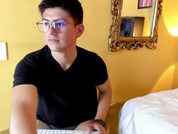 loganxxx4 naked men live cam show