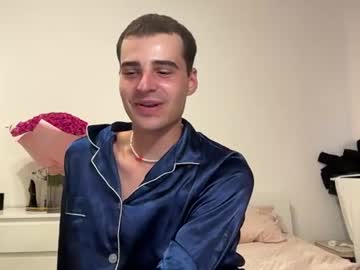lucas_bennett naked men live cam show