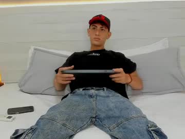 lucas_red naked men live cam show