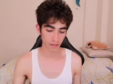 lucas_xo naked man live cam