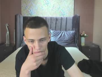 lucaskaur naked men live cam show