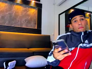 menchats / menchat: luisito_horny