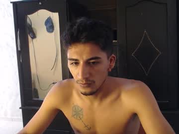 maxi_dick33 naked man live cam