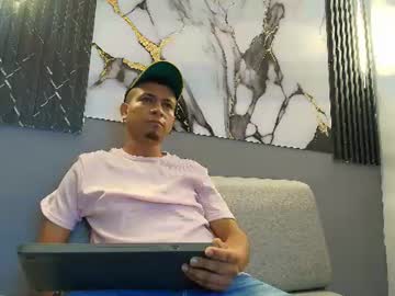 maxi_jones2 naked men live cam show