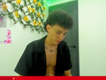 maxxx_bigcock naked men live cam show