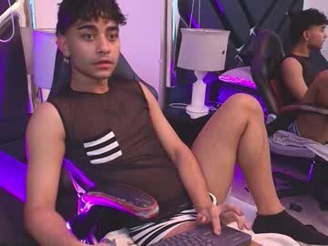 miikeothon naked men live cam show