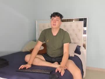 noah_big_cock_ naked men live cam show