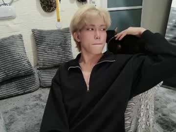 oishii_ii naked men live cam show