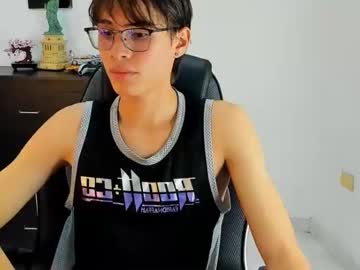 ryan_bronw naked man live cam