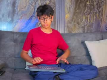ryann_wolf naked men live cam show