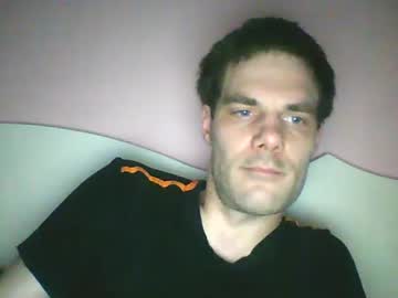swepzi naked men live cam show