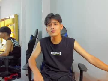 taylercruz naked men live cam show