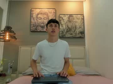 thom_ames naked men live cam show