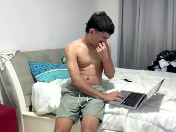 thomas333312 naked men live cam show