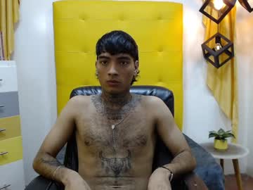toomybear naked men live cam show
