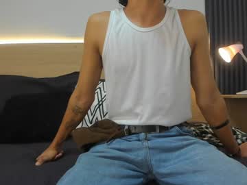 travis_black_ naked men live cam show