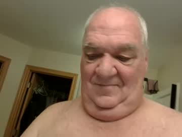 wilbura27 naked men live cam show