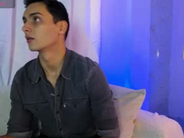 wolfkyng naked men live cam show
