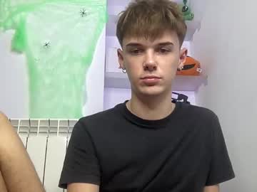 yoursweetyguy naked men live cam show