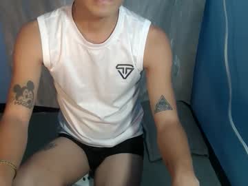 ytleo naked man live cam