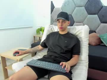 zacckevans naked men live cam show